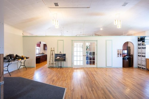 329 2 Avenue Ne, Milk River, AB - Indoor