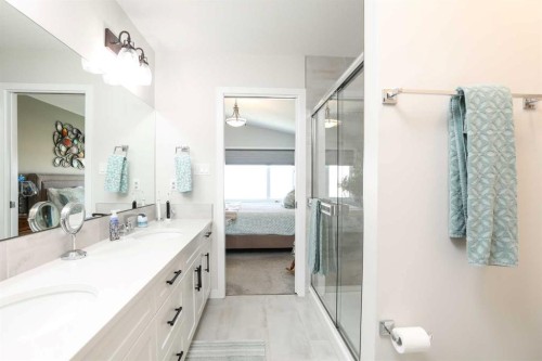 517 Kipp Street, Nobleford, AB - Indoor Photo Showing Bathroom