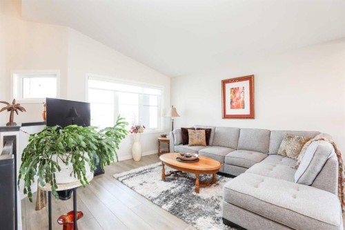 517 Kipp Street, Nobleford, AB - Indoor Photo Showing Living Room