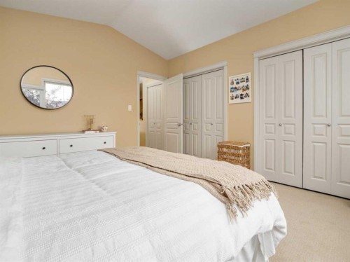 488 Silkstone Crescent West, Lethbridge, AB - Indoor Photo Showing Bedroom