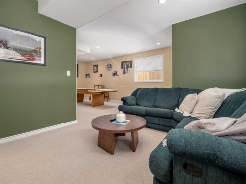 488 Silkstone Crescent West, Lethbridge, AB - Indoor Photo Showing Living Room