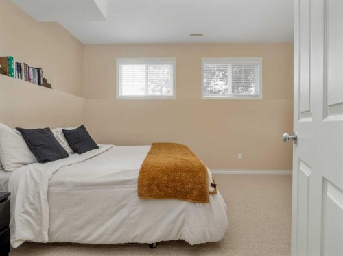 488 Silkstone Crescent West, Lethbridge, AB - Indoor Photo Showing Bedroom