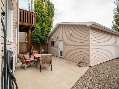 488 Silkstone Crescent West, Lethbridge, AB - Outdoor With Exterior