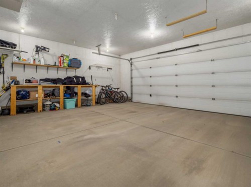 488 Silkstone Crescent West, Lethbridge, AB - Indoor Photo Showing Garage
