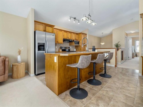 488 Silkstone Crescent West, Lethbridge, AB - Indoor Photo Showing Kitchen