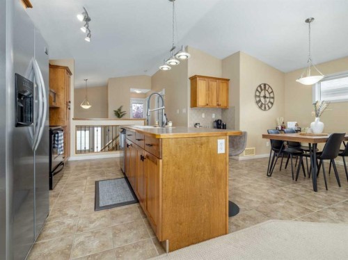 488 Silkstone Crescent West, Lethbridge, AB - Indoor