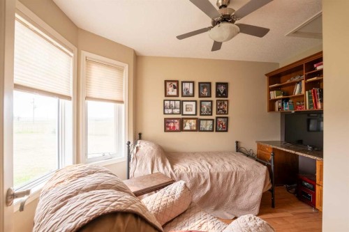514 6A Street North, Champion, AB - Indoor Photo Showing Bedroom