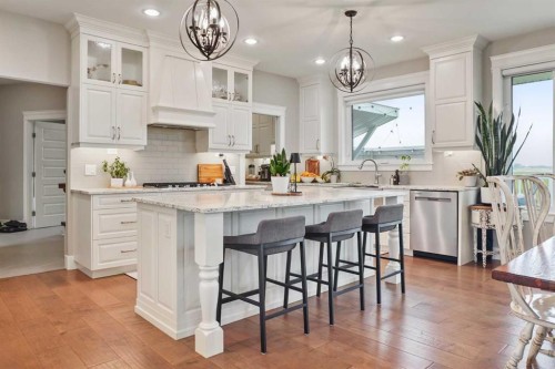 90044 Range Rd 200, Rural Lethbridge County, AB - Indoor Photo Showing Kitchen With Upgraded Kitchen