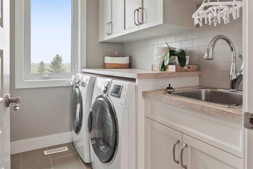 90044 Range Rd 200, Rural Lethbridge County, AB - Indoor Photo Showing Laundry Room