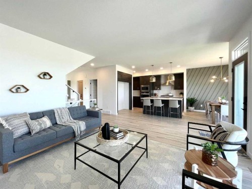 401 Blackwolf Boulevard North, Lethbridge, AB - Indoor Photo Showing Living Room