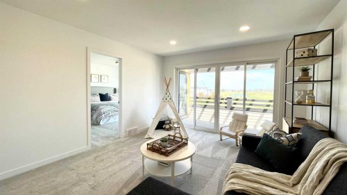 401 Blackwolf Boulevard North, Lethbridge, AB - Indoor Photo Showing Living Room