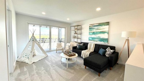 401 Blackwolf Boulevard North, Lethbridge, AB - Indoor Photo Showing Living Room