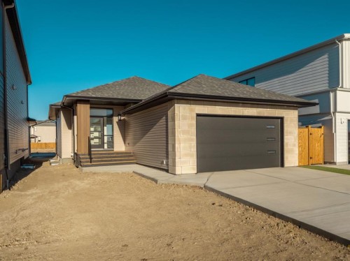 405 Blackwolf Boulevard North, Lethbridge, AB - Outdoor