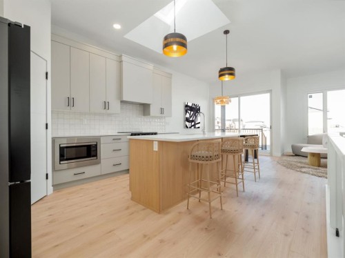 405 Blackwolf Boulevard North, Lethbridge, AB - Indoor Photo Showing Kitchen With Upgraded Kitchen