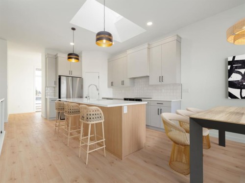 405 Blackwolf Boulevard North, Lethbridge, AB - Indoor Photo Showing Kitchen With Upgraded Kitchen