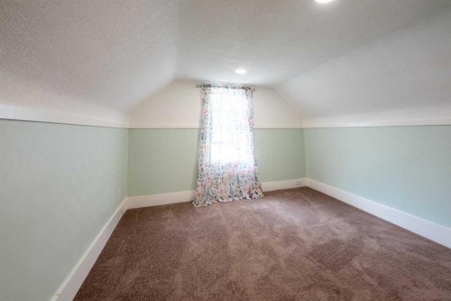 742 12C Street North, Lethbridge, AB - Indoor Photo Showing Other Room