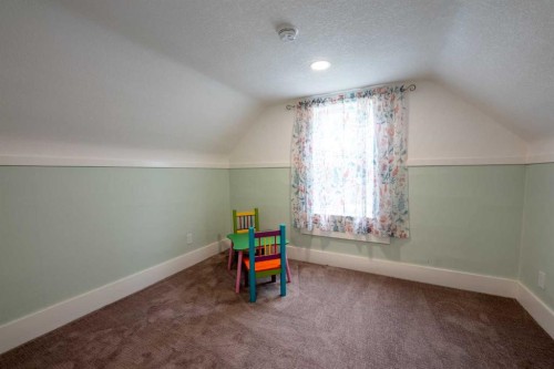 742 12C Street North, Lethbridge, AB - Indoor Photo Showing Other Room