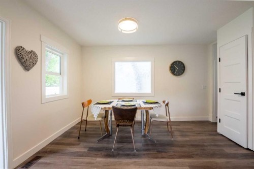 742 12C Street North, Lethbridge, AB - Indoor Photo Showing Dining Room