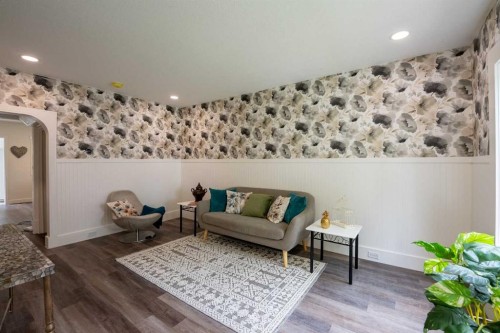 742 12C Street North, Lethbridge, AB - Indoor Photo Showing Living Room