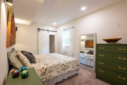 742 12C Street North, Lethbridge, AB - Indoor Photo Showing Bedroom