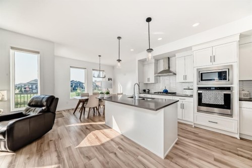 56 Greywolf Road North, Lethbridge, AB - Indoor Photo Showing Kitchen With Upgraded Kitchen