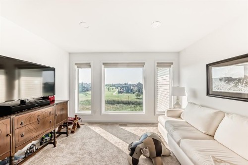 56 Greywolf Road North, Lethbridge, AB - Indoor Photo Showing Living Room