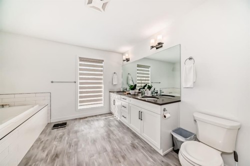 56 Greywolf Road North, Lethbridge, AB - Indoor Photo Showing Bathroom