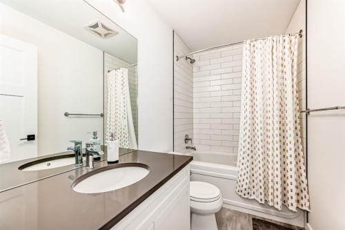 56 Greywolf Road North, Lethbridge, AB - Indoor Photo Showing Bathroom