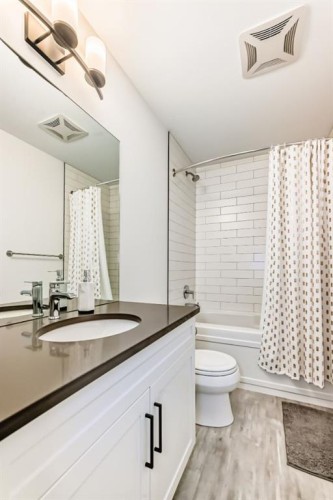 56 Greywolf Road North, Lethbridge, AB - Indoor Photo Showing Bathroom