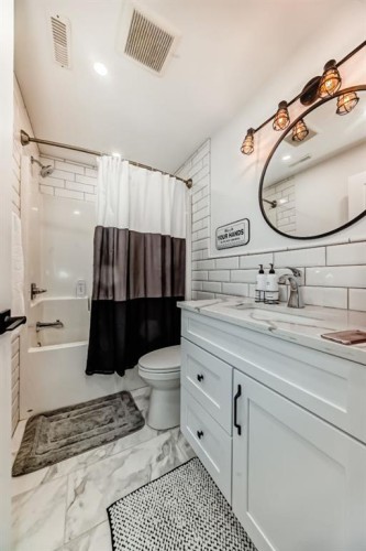 56 Greywolf Road North, Lethbridge, AB - Indoor Photo Showing Bathroom