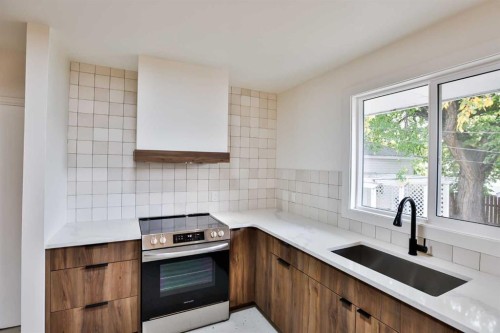 1020 Fern Crescent South, Lethbridge, AB - Indoor Photo Showing Kitchen