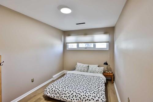 1020 Fern Crescent South, Lethbridge, AB - Indoor Photo Showing Bedroom
