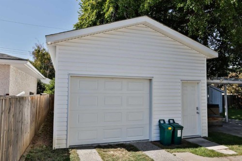 1020 Fern Crescent South, Lethbridge, AB - Outdoor With Exterior