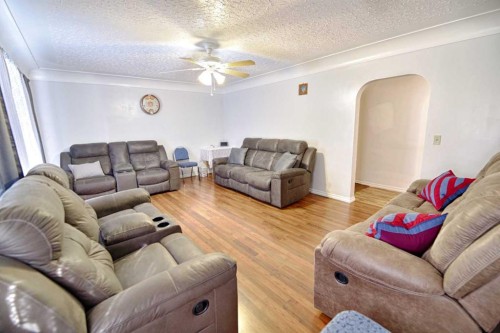 143046 Range Road 171, Rural Taber, M.D. Of, AB - Indoor Photo Showing Living Room