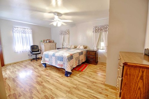 143046 Range Road 171, Rural Taber, M.D. Of, AB - Indoor Photo Showing Bedroom