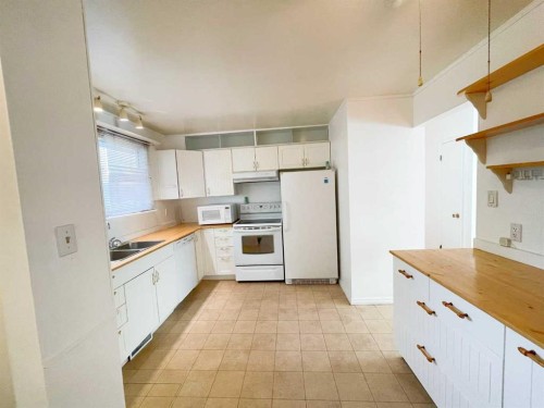 404 Whitney, Carmangay, AB - Indoor Photo Showing Kitchen With Double Sink