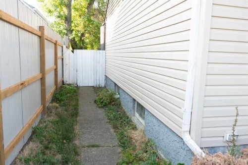 1614 5A Avenue North, Lethbridge, AB - Outdoor With Exterior