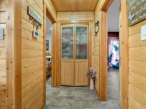 51 N 2 Street East, Hill Spring, AB - Indoor Photo Showing Other Room