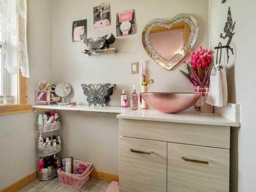 51 N 2 Street East, Hill Spring, AB - Indoor Photo Showing Other Room