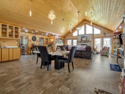 51 N 2 Street East, Hill Spring, AB - Indoor Photo Showing Dining Room