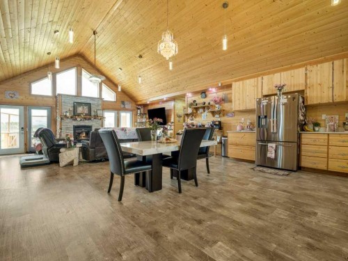 51 N 2 Street East, Hill Spring, AB - Indoor Photo Showing Other Room