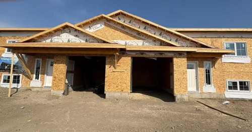 425 Meadowlark Way, Vulcan, AB - Outdoor