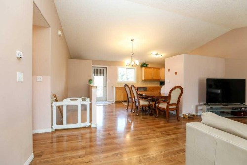 117 21 Street, Fort Macleod, AB - Indoor Photo Showing Living Room