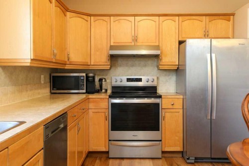 117 21 Street, Fort Macleod, AB - Indoor Photo Showing Kitchen