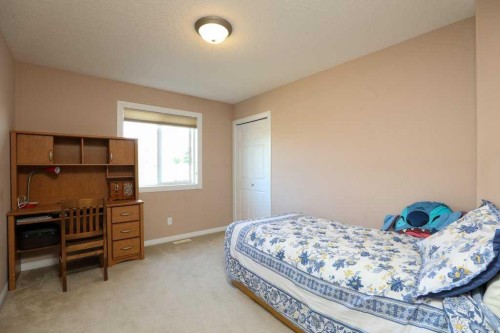 117 21 Street, Fort Macleod, AB - Indoor Photo Showing Bedroom