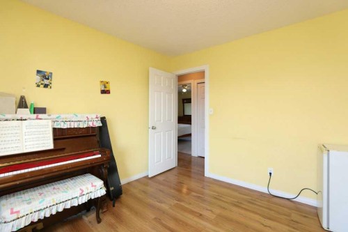 117 21 Street, Fort Macleod, AB - Indoor Photo Showing Bedroom
