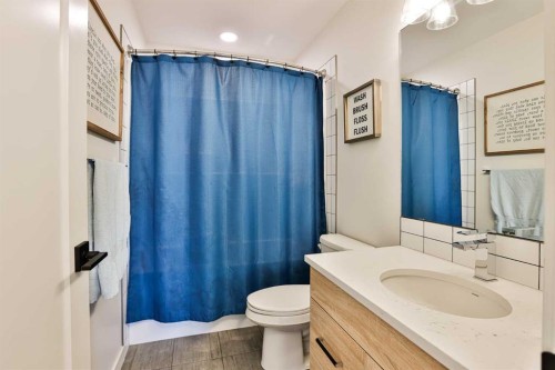 1271 Pacific Circle West, Lethbridge, AB - Indoor Photo Showing Bathroom