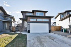 1271 Pacific Circle WEST Lethbridge, AB T1J 5V3