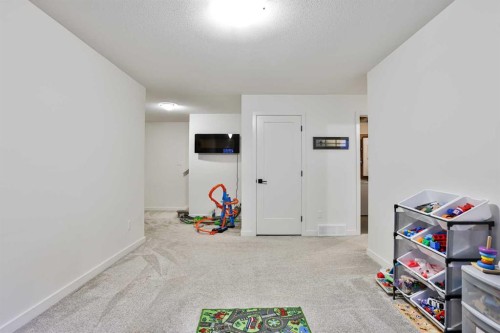 1271 Pacific Circle West, Lethbridge, AB - Indoor Photo Showing Other Room