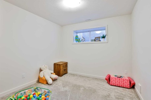 1271 Pacific Circle West, Lethbridge, AB - Indoor